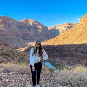 Meet your Posher, Carolina